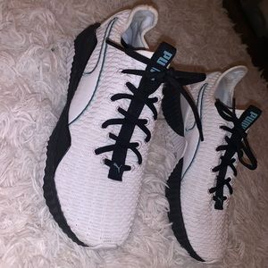 white puma sneakers